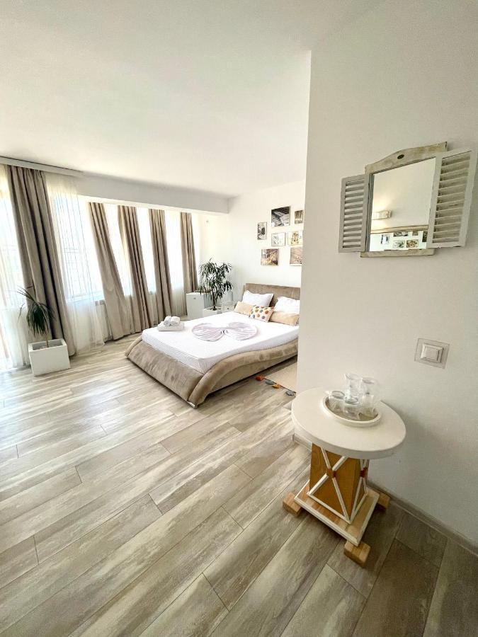 Caprice Deluxe Accomodation โดรเบตา-ตูร์นู เซเวริน ภายนอก รูปภาพ