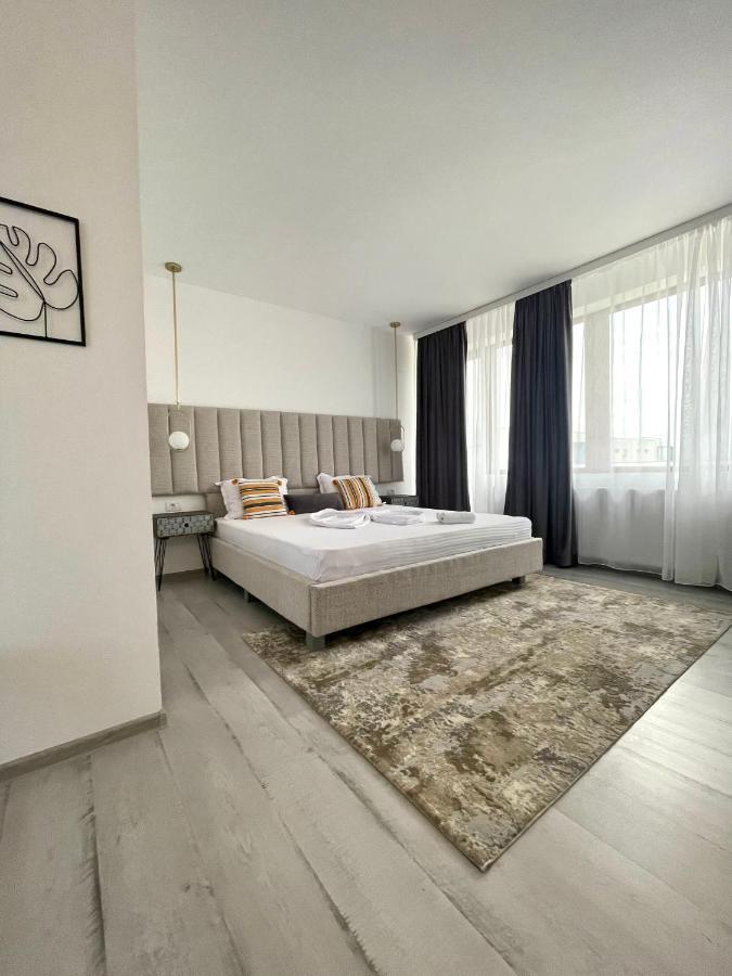 Caprice Deluxe Accomodation โดรเบตา-ตูร์นู เซเวริน ภายนอก รูปภาพ