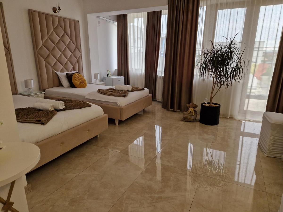 Caprice Deluxe Accomodation โดรเบตา-ตูร์นู เซเวริน ภายนอก รูปภาพ