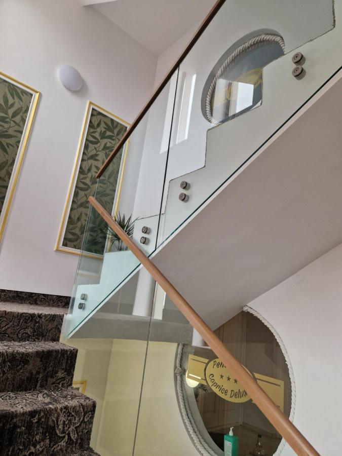 Caprice Deluxe Accomodation โดรเบตา-ตูร์นู เซเวริน ภายนอก รูปภาพ