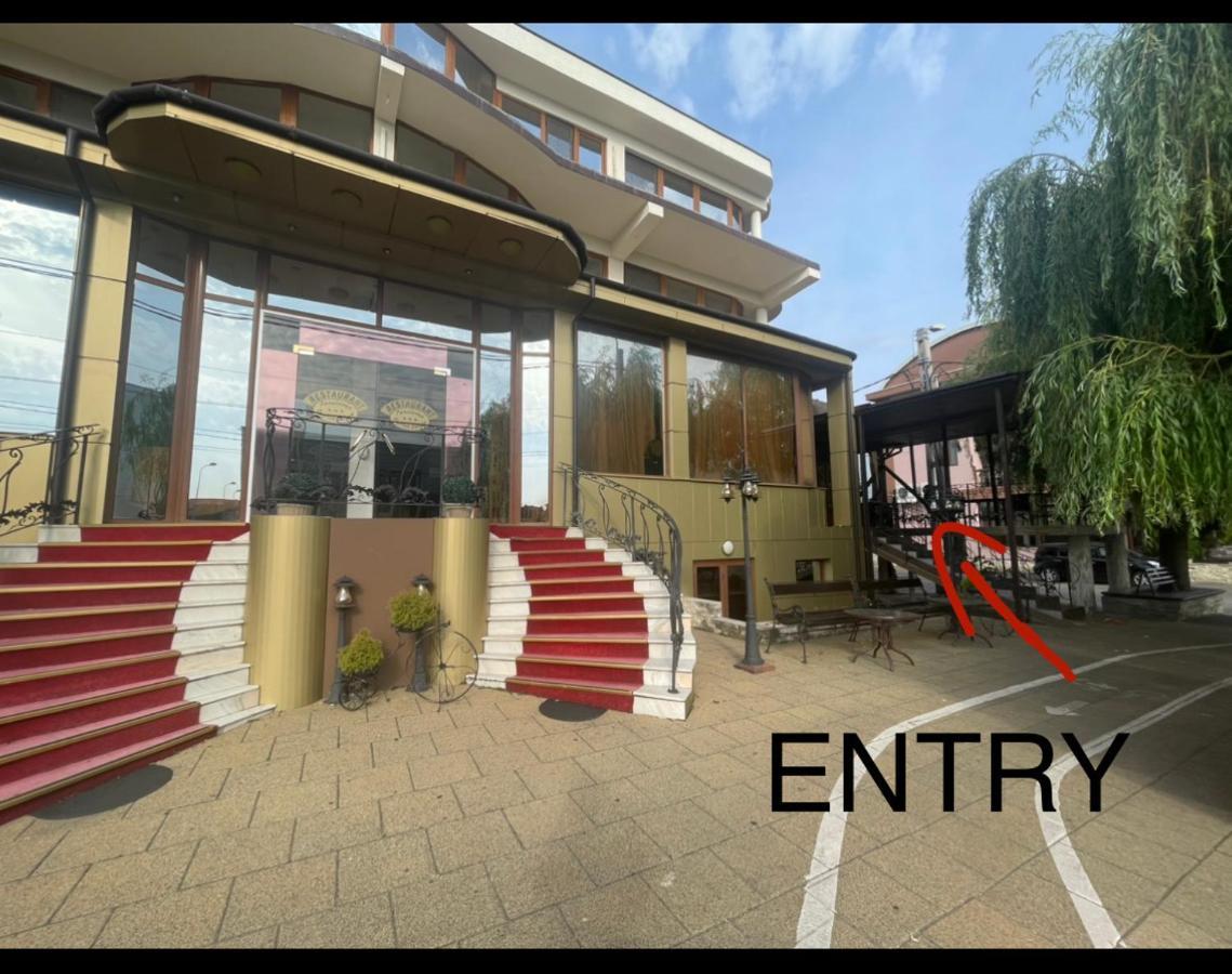 Caprice Deluxe Accomodation โดรเบตา-ตูร์นู เซเวริน ภายนอก รูปภาพ