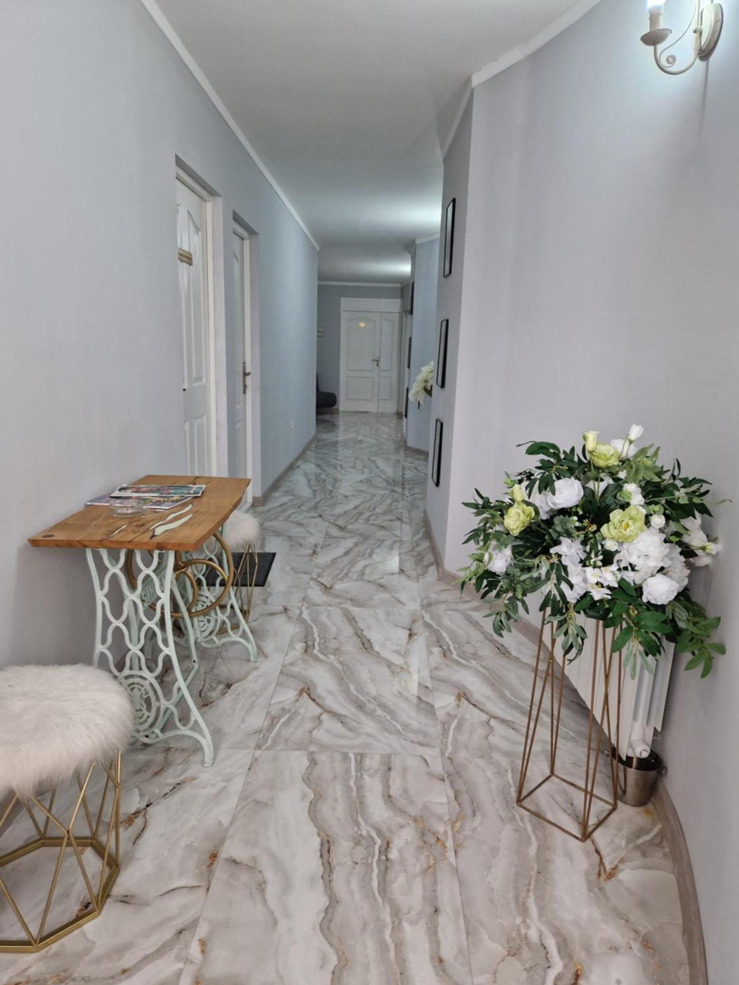 Caprice Deluxe Accomodation โดรเบตา-ตูร์นู เซเวริน ภายนอก รูปภาพ