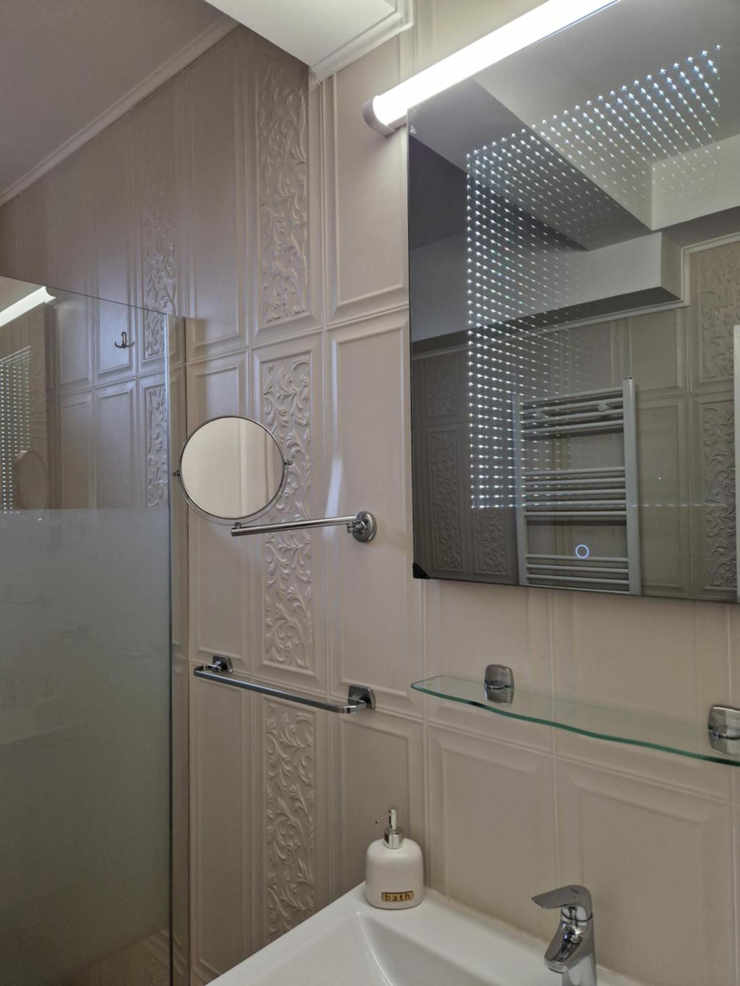Caprice Deluxe Accomodation โดรเบตา-ตูร์นู เซเวริน ภายนอก รูปภาพ