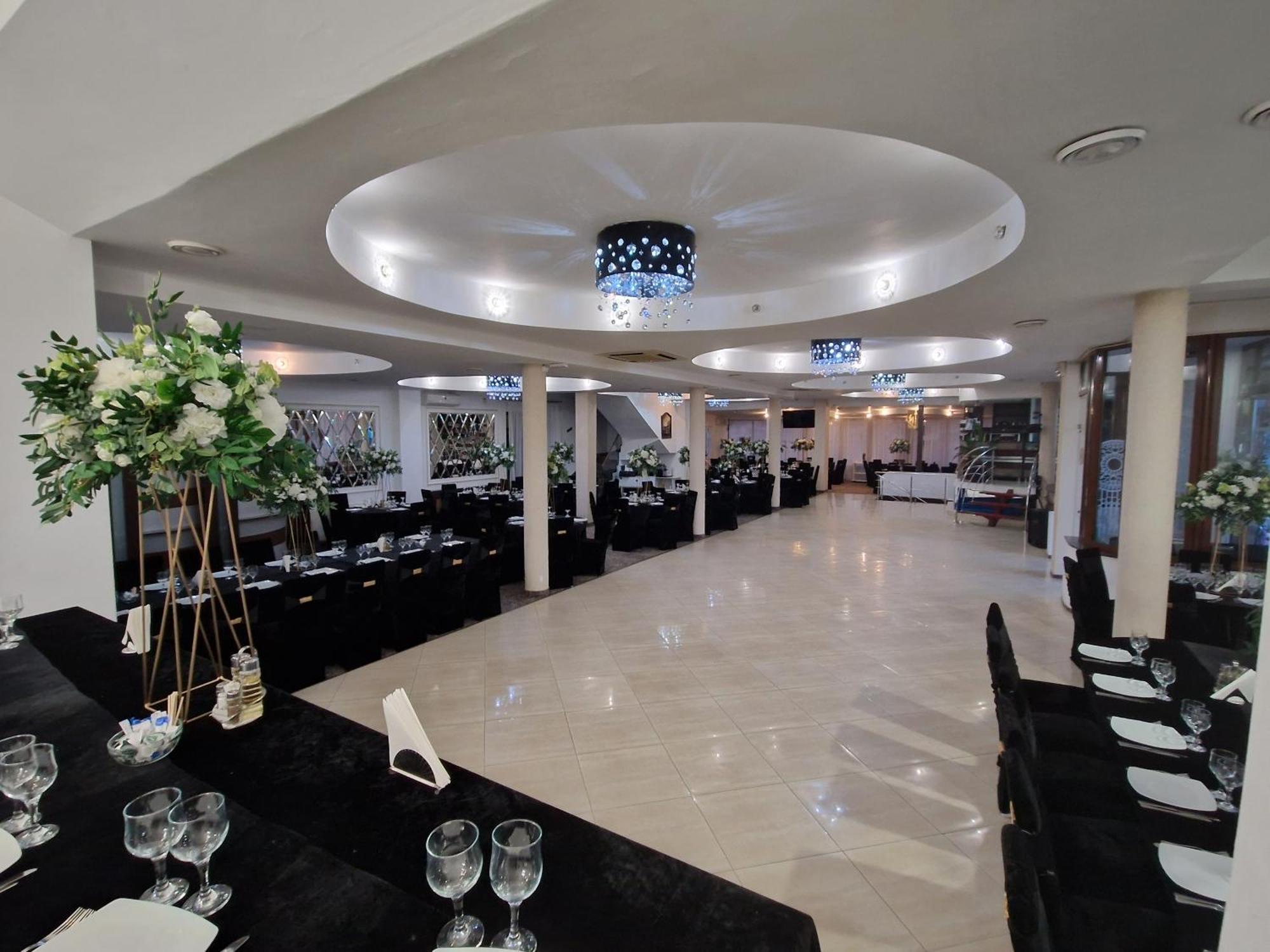 Caprice Deluxe Accomodation โดรเบตา-ตูร์นู เซเวริน ภายนอก รูปภาพ
